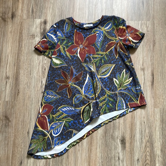 Zara asymmetrical top. - Picture 2 of 4